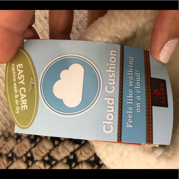 *New With Tags* Acorn Slippers size 8-9 - Picture 4 of 4